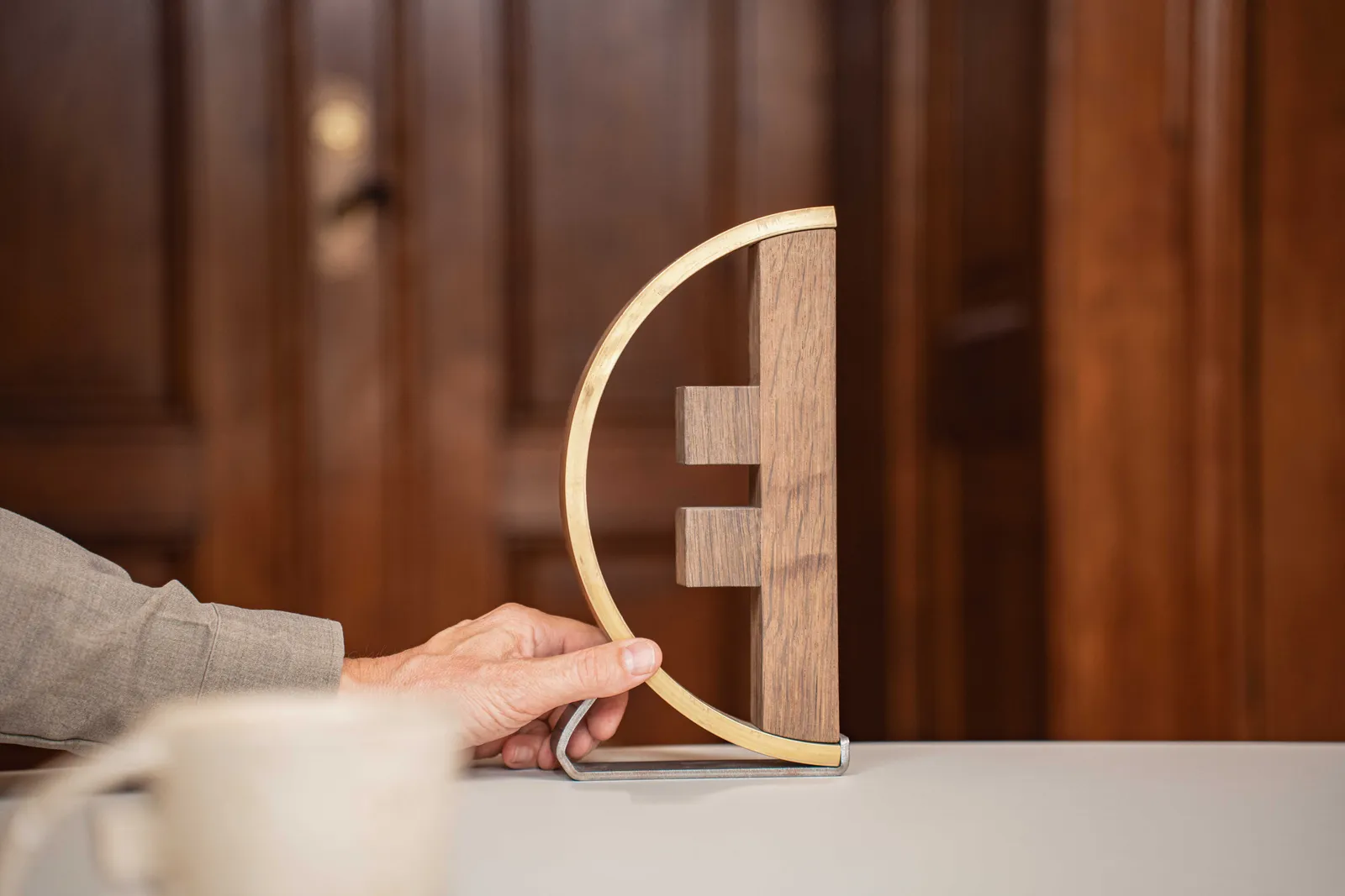 The trophy awarded to winners of the Danish ecommerce awards